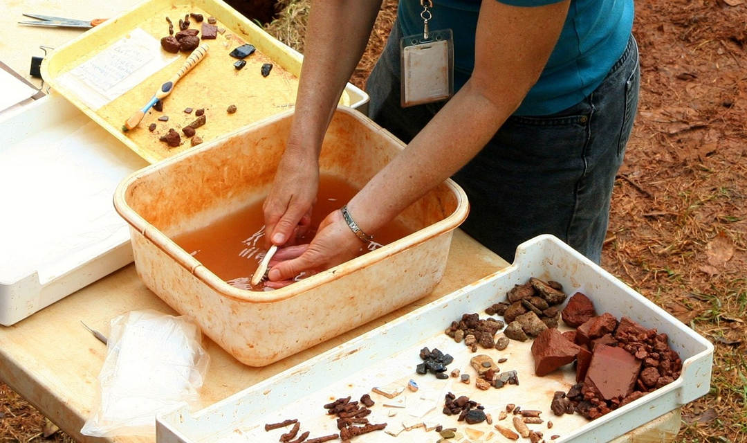 washing archaeological tools